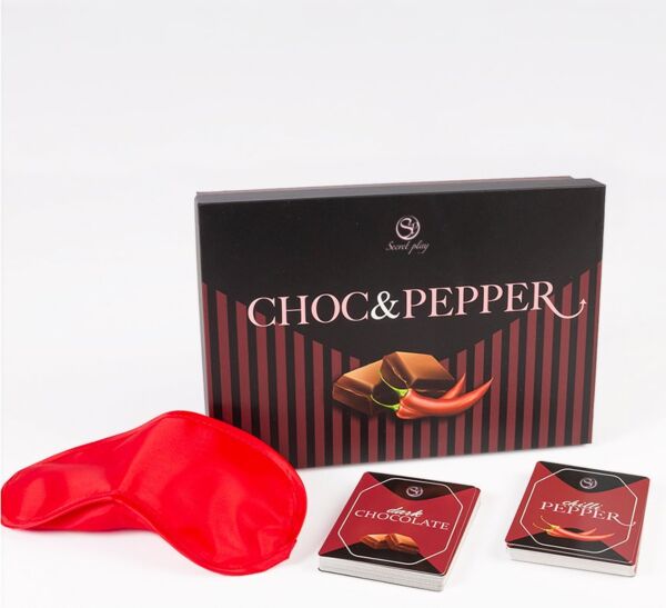 Erotisch kaartspel Secret Play Choc & Pepper, met de chocolade- en pepperkaarten en de blinddoek