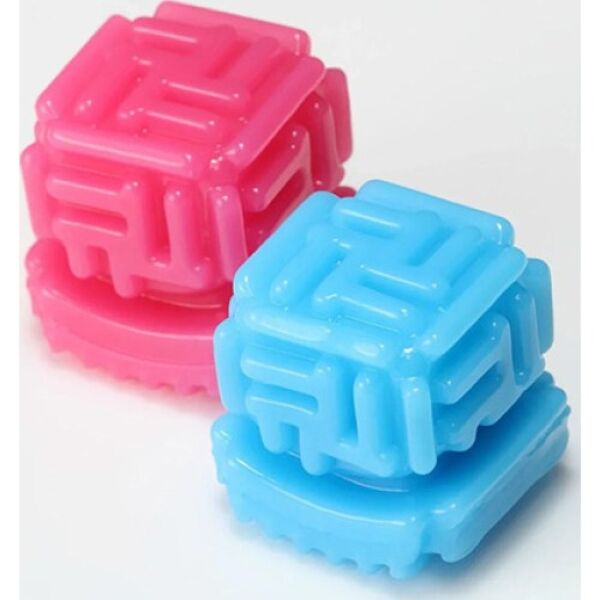 Tenga Bobble Crazy Cubes masturbator in blauw en roze, naast de opbergcase