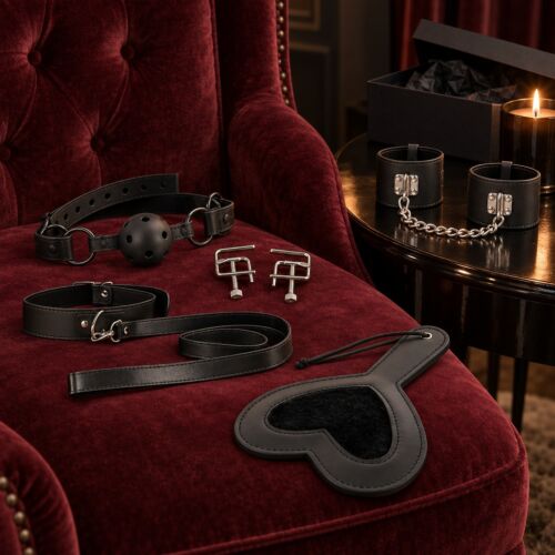 BDSM-set voor halfgevorderden met knevel, tepelklemmen, halsband, paddle en polsboeien – sfeerbeeld (met AI gegenereerde afbeelding)