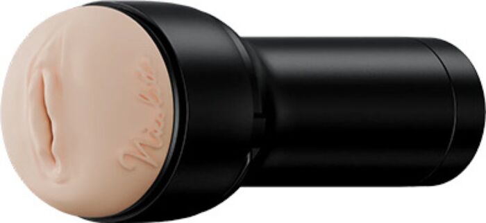 Masturbator Kiiroo Nicolette Shea met zuigoptie